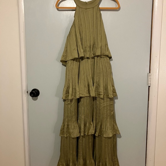 Lulu’s Tier and Far Light Green Tiered Pleated Halter Midi Dress Small - Picture 2 of 6